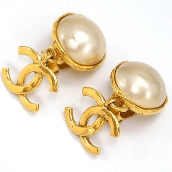 CHANEL CC Logos Pearl Dangle Drop Clip-On Earrings Gold Tone 95P Auth w/Box USED - Picture 1 of 7